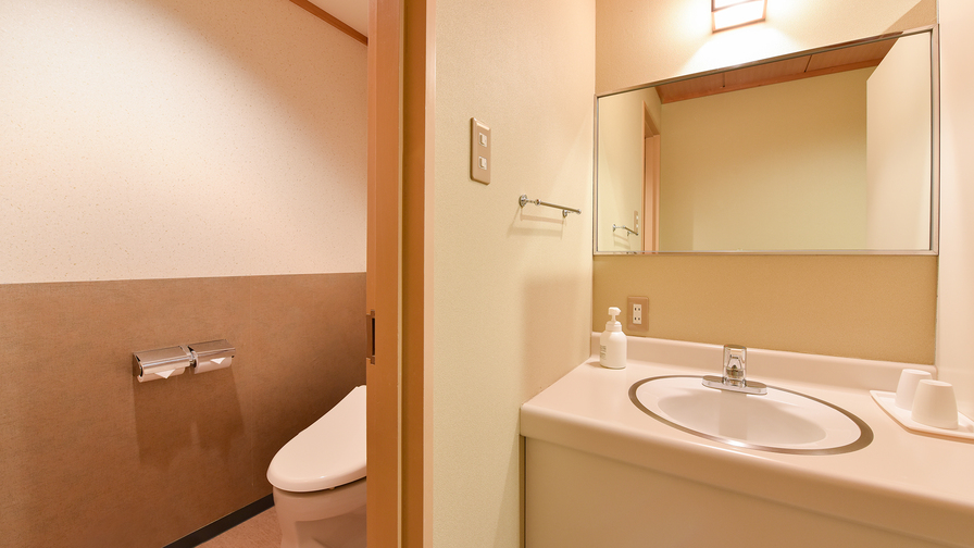 *【和室8畳】客室には洗面台・トイレ（温水洗浄便座）完備