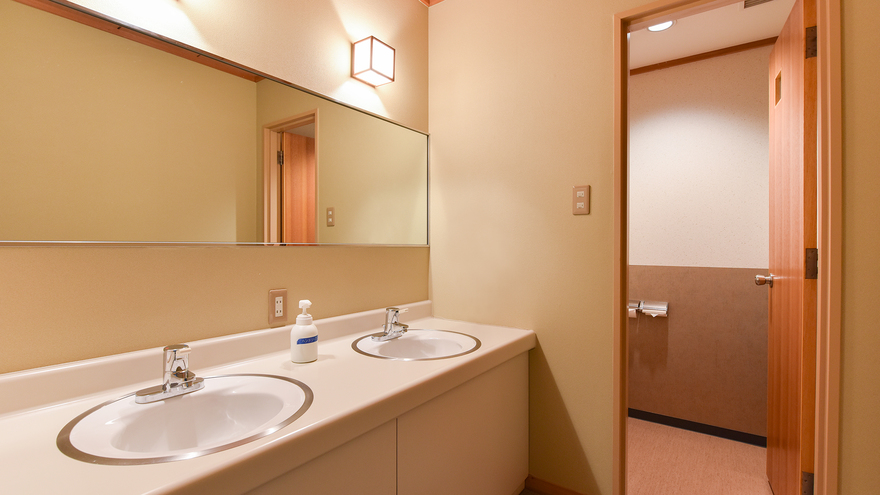 *【和室12畳】客室には洗面台・トイレ（温水洗浄便座）完備