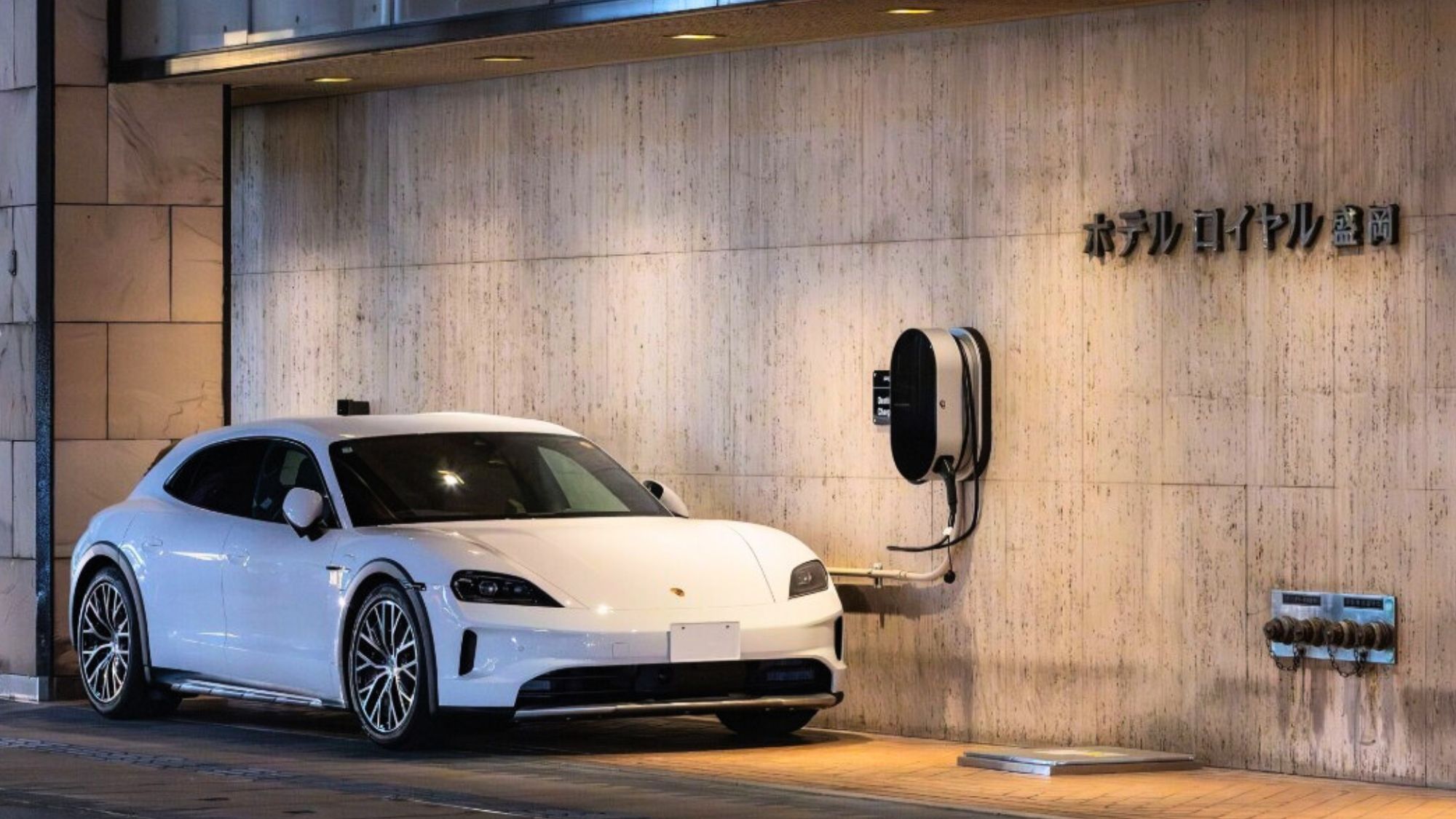 岩手県初！！ポルシェ　デスティネーションチャージングステーション