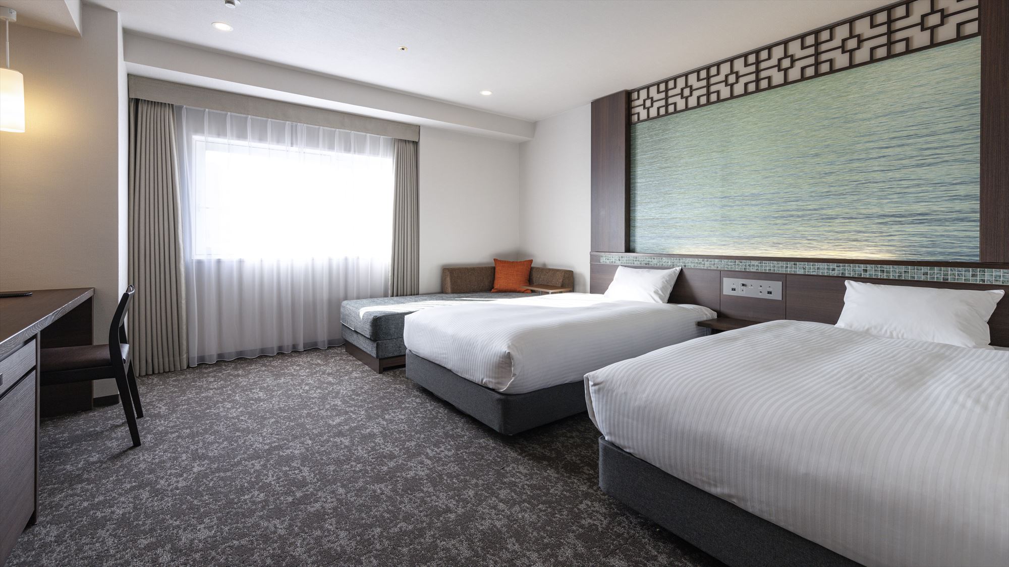 【デラックスツイン 28㎡】3名様までご宿泊いただける広々とした客室