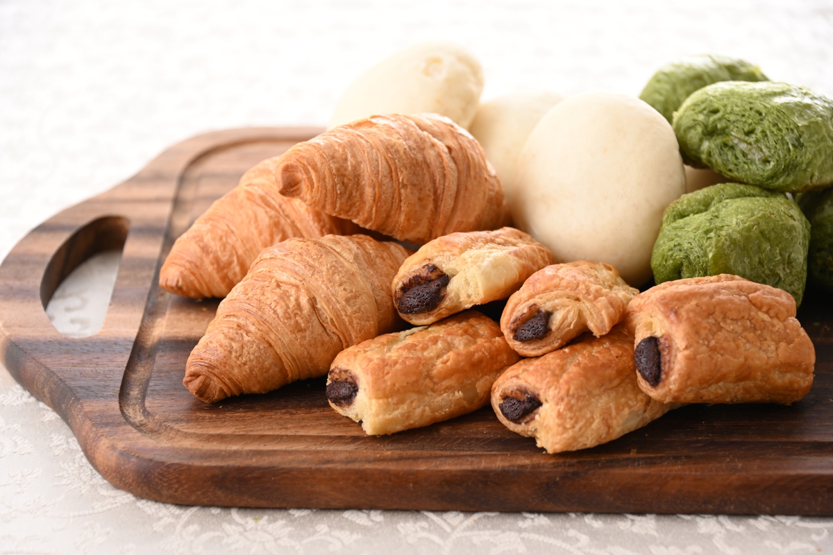 朝食焼きたてパン