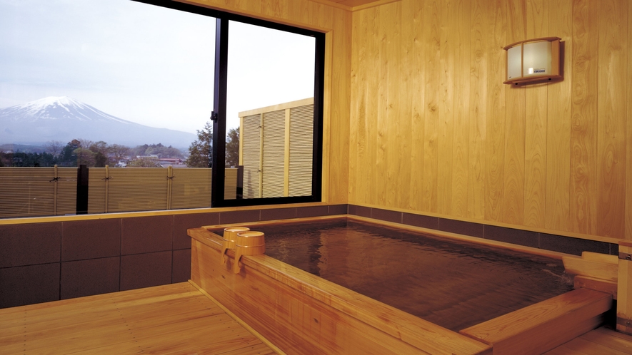 富士山の見える貸切展望風呂（1組30分1,500円税別／予約は当日ご到着順）