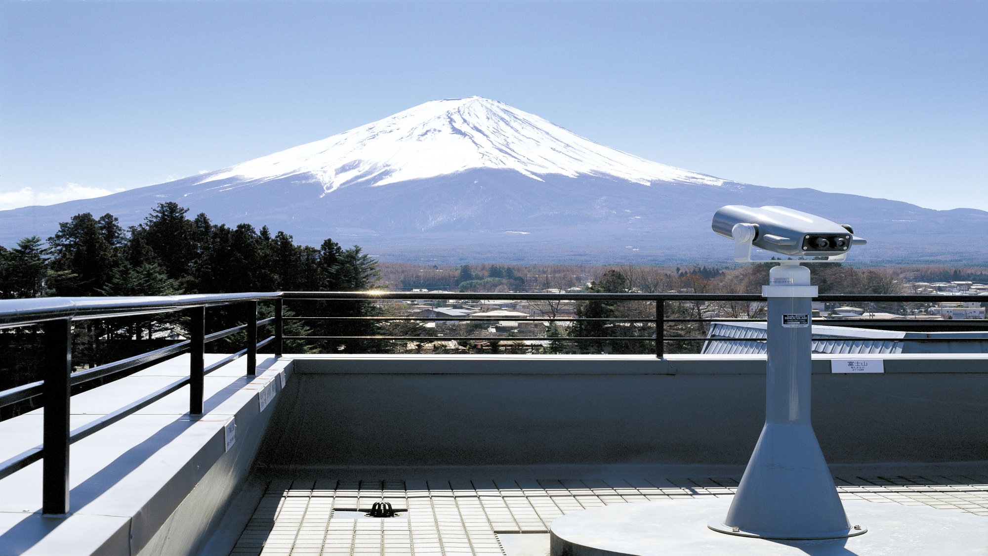 宿の屋上をまるごと開放した「富士山展望台」　※天候不良の日はご利用になれません