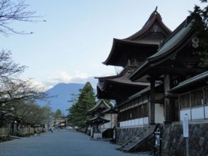 阿蘇神社から望む阿蘇山