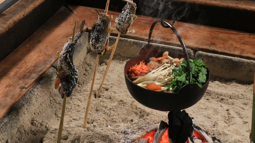 【夕食】 グレードアップ田舎料理　猪鍋と岩魚*