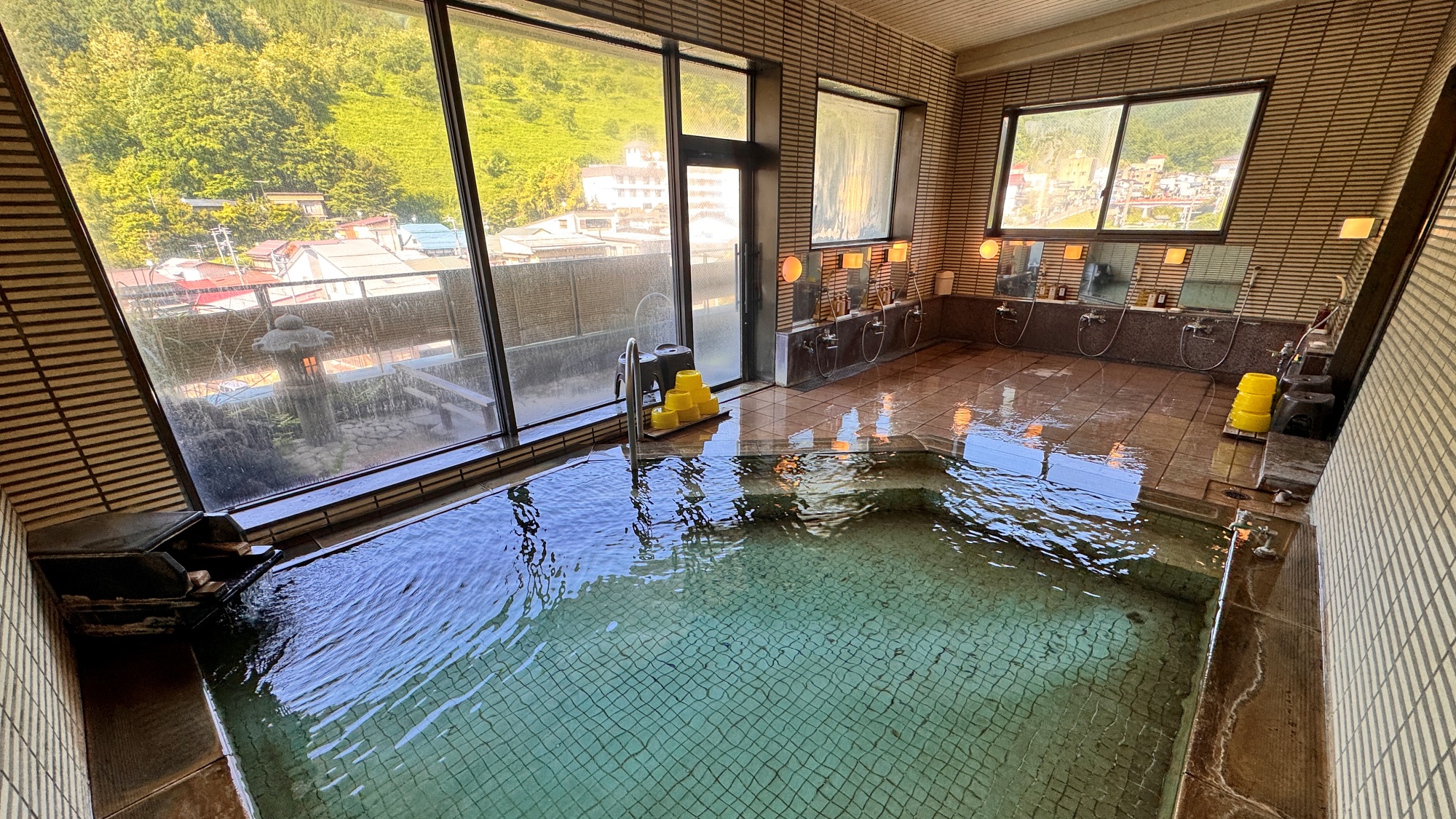 内湯（男湯）広々とした大浴場で旅の疲れを癒してくださいね♪