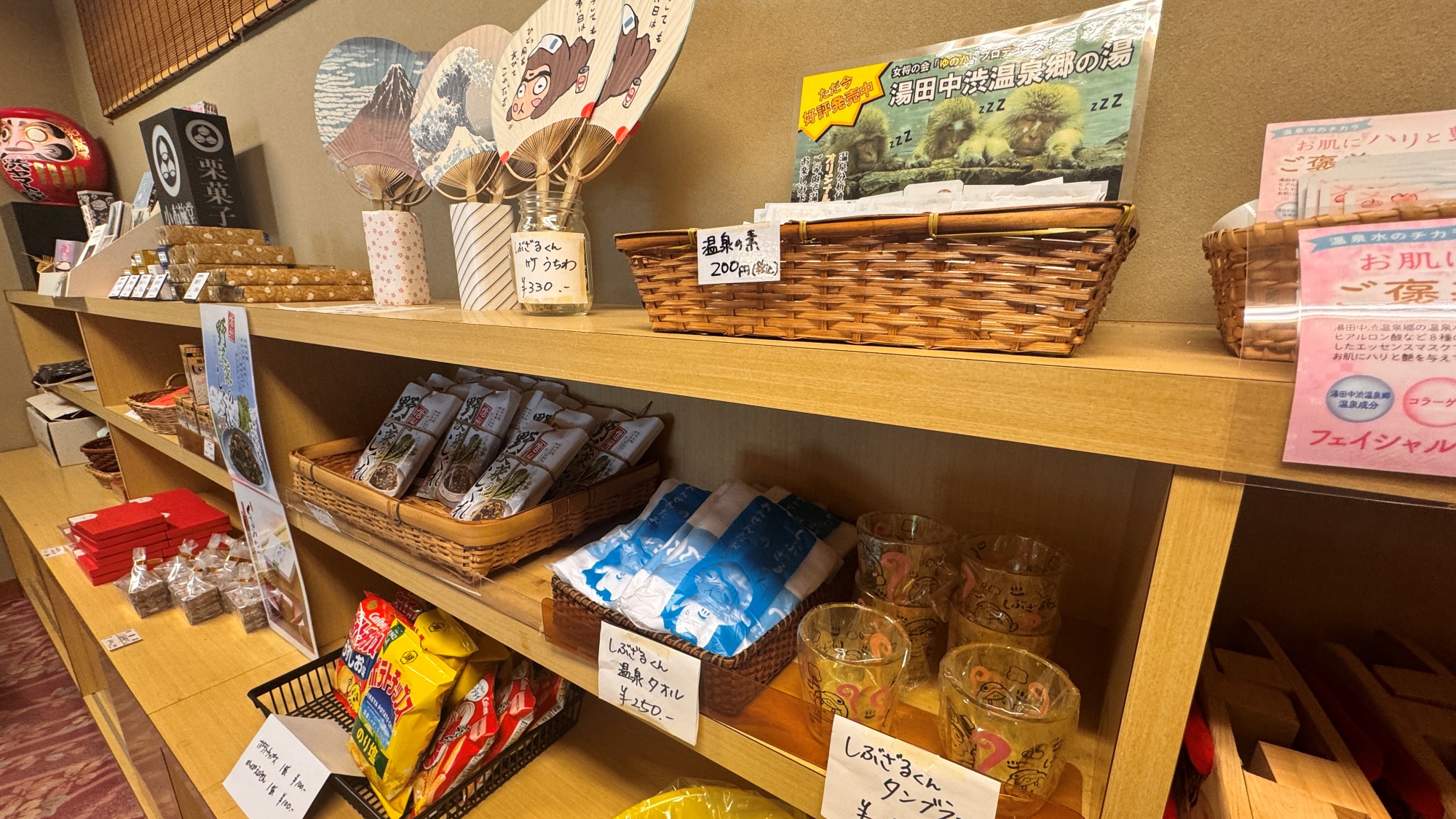館内には信州のお土産もございます。
