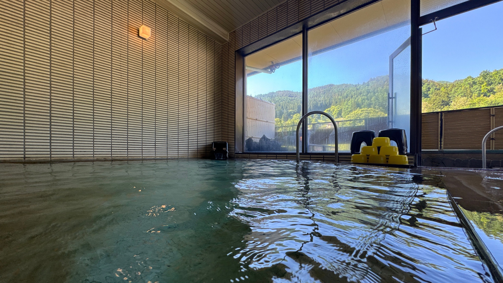 内湯（男湯）広々とした大浴場で旅の疲れを癒してくださいね♪