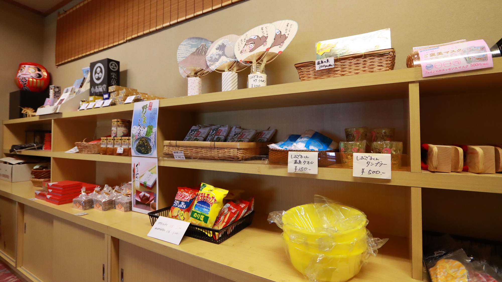 館内には信州のお土産もございます。