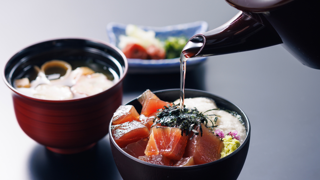 朝食ビュッフェ「朝丼」〆は加賀棒茶風味の出汁茶漬けに