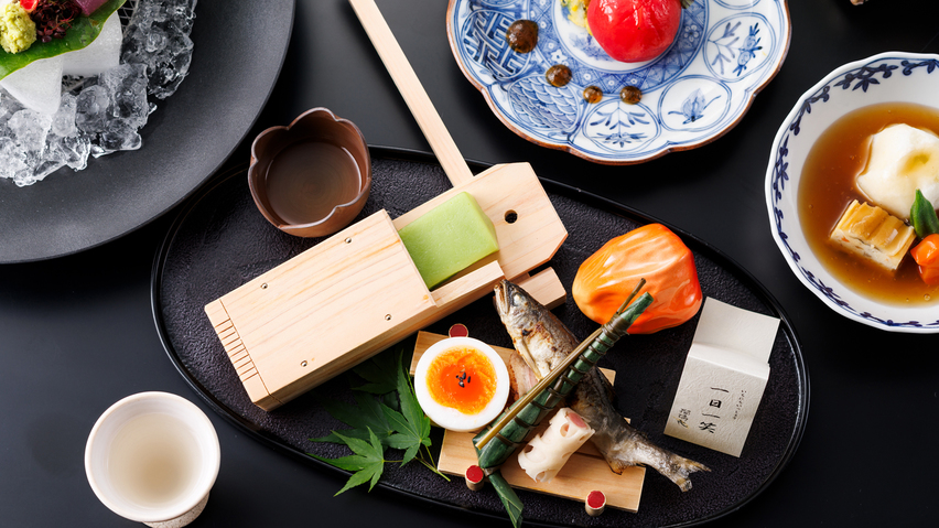 夏のお料理イメージ一例　前菜（越のルビートマト、小鮎、清流豆腐など）