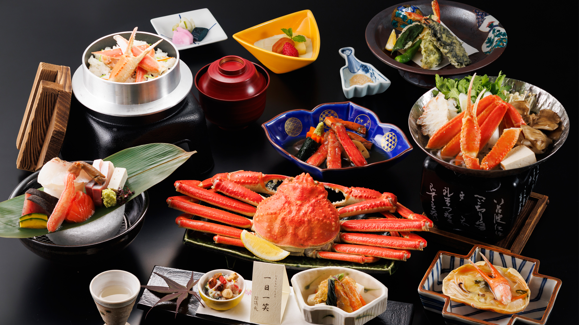 デラックスかに会席「雪の舞」姿蟹や蟹刺し、蟹すき鍋、蟹釜飯など充実の蟹会席です。