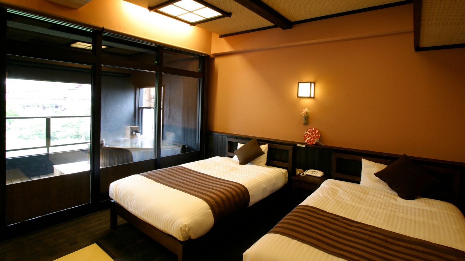 本館・源泉掛け流し露天風呂サウナ付パノラマツイン＜44平米＞