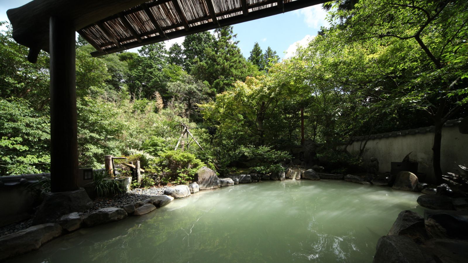 露天風呂【せせらぎの湯】