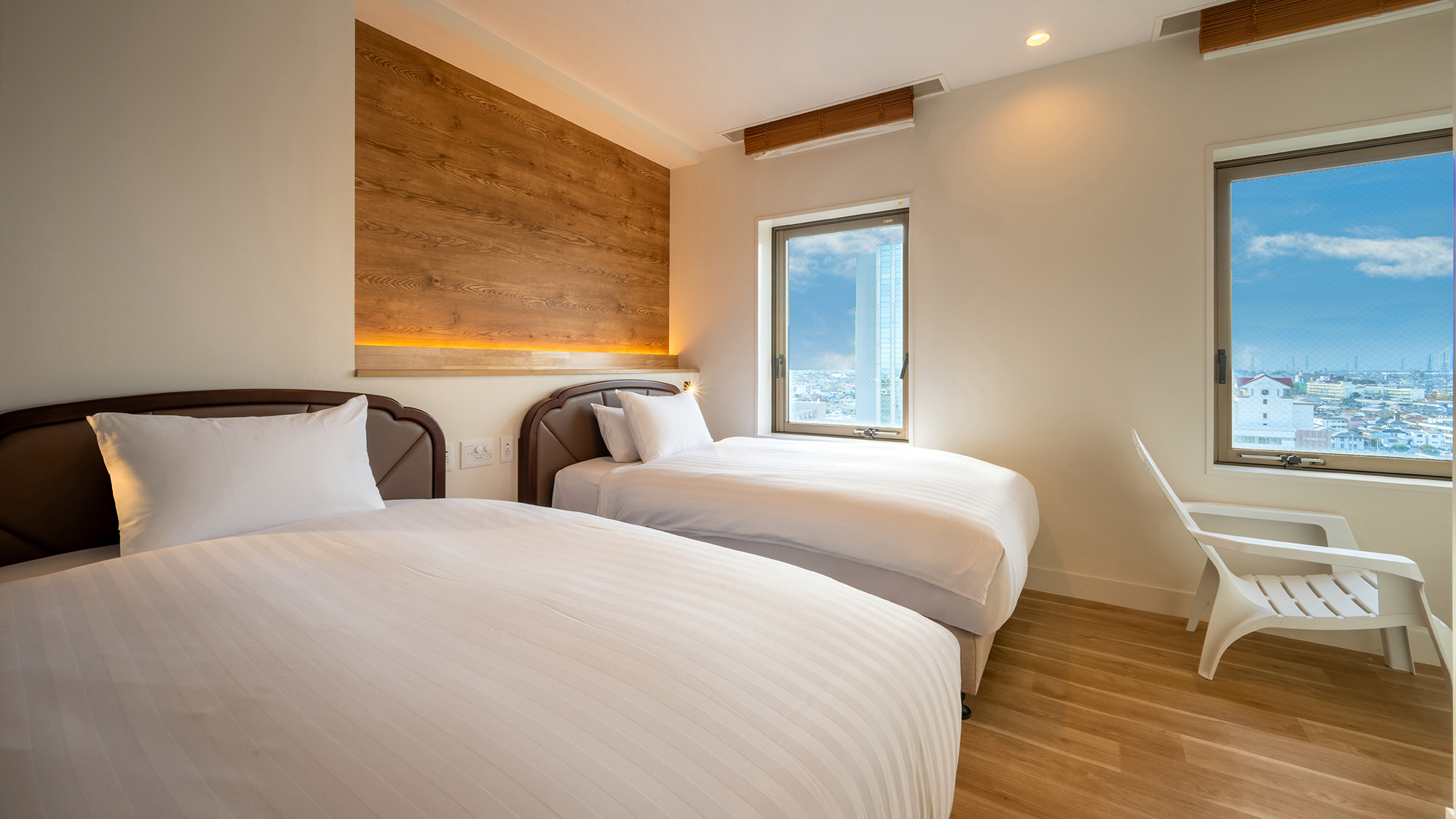 【スイートルーム】お部屋のいたるところから、太田市の街並みをご覧いただけます。