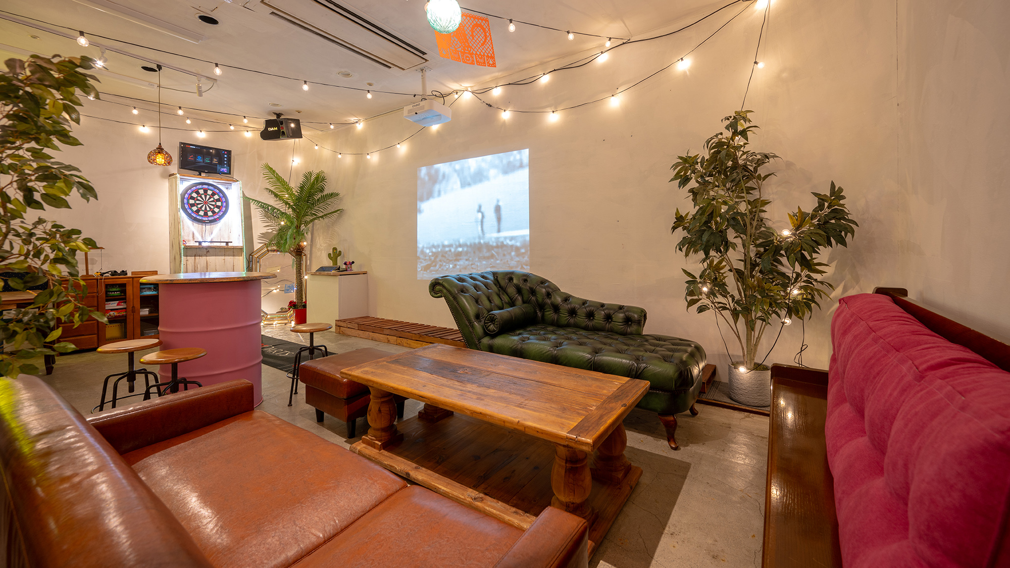 【提携店：ルチャドール】お食事の他、ダーツ・カラオケ・ゲームなどもあり、楽しいひとときにぴったり♪