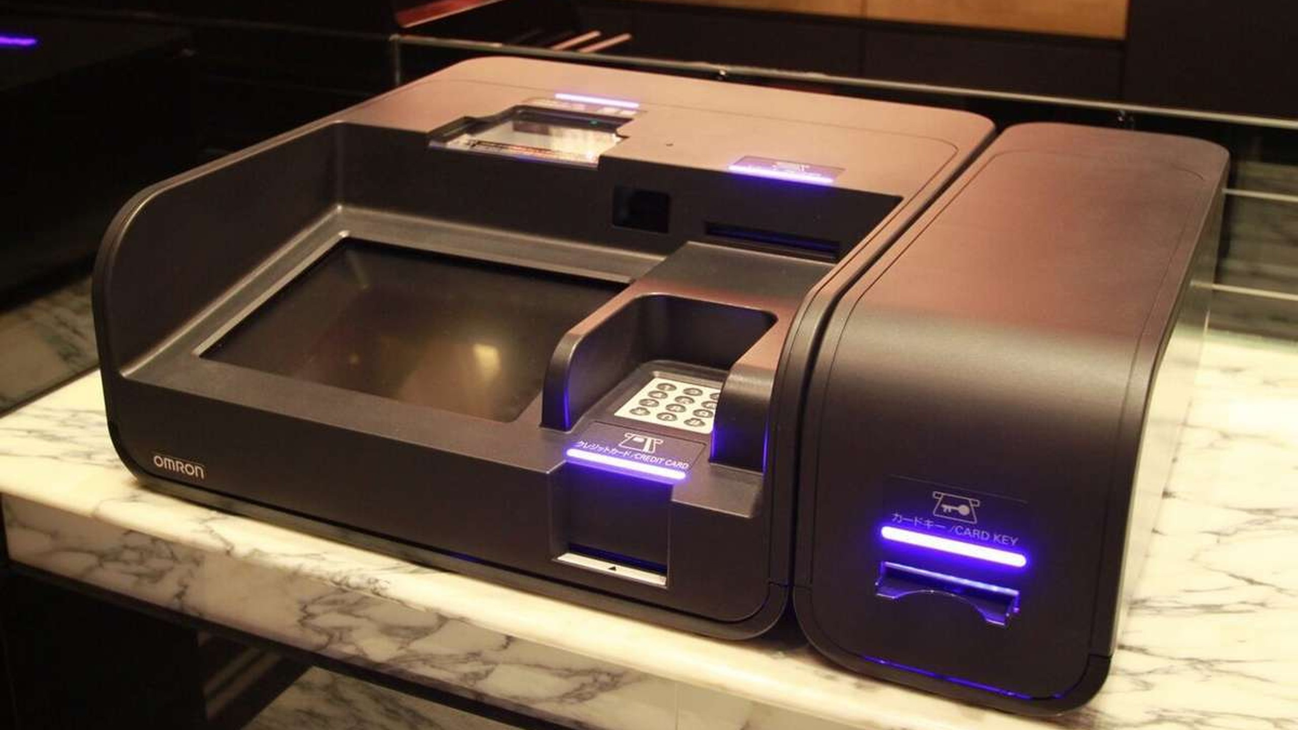 自動チェックイン機