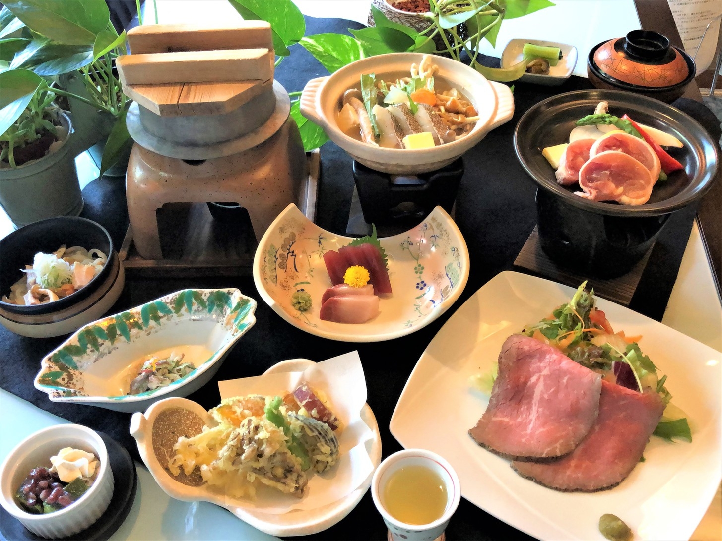 【学生応援★4名様〜のお得な卒業旅行】旬の会席料理と自慢の温泉！姉妹館の湯めぐりで思い出作り