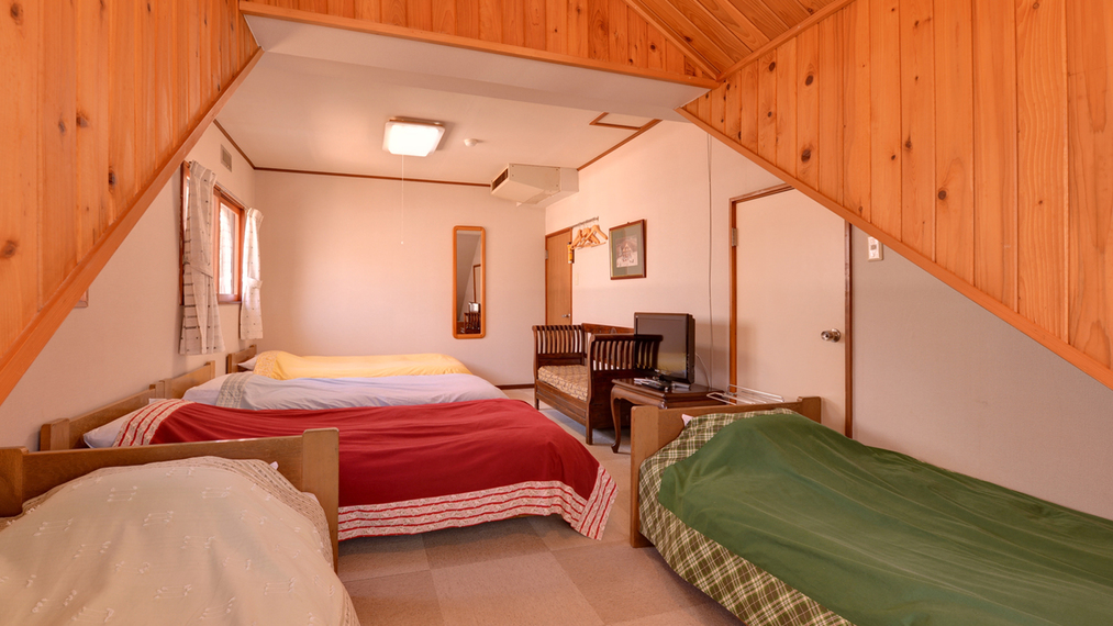 *洋室５ベッド（客室一例）/ファミリーやグループでのご宿泊に◎やさしい木のぬくもりに癒されて。