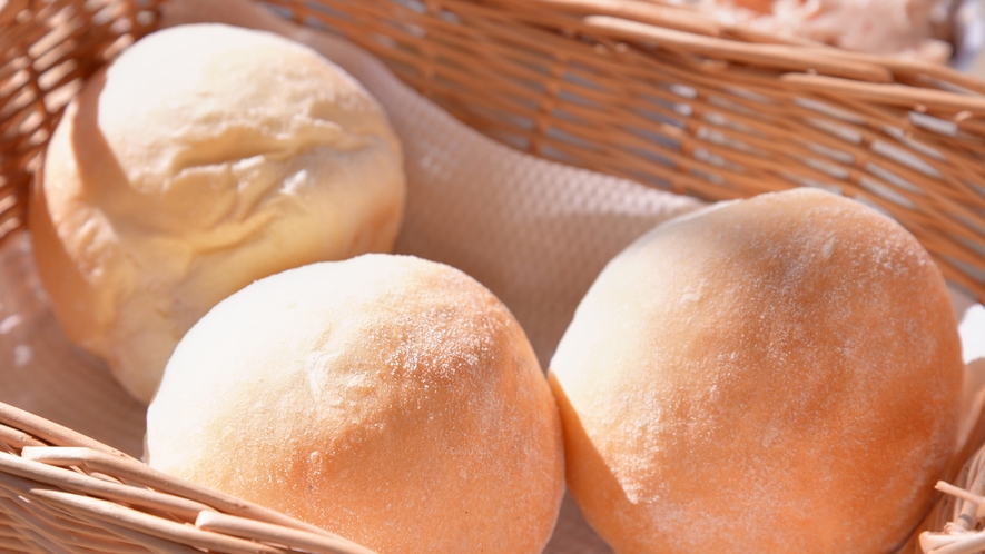  *【朝食一例】自家製フワフワモッチモッチのパンはパンだけ買いたいとリピーター続出！
