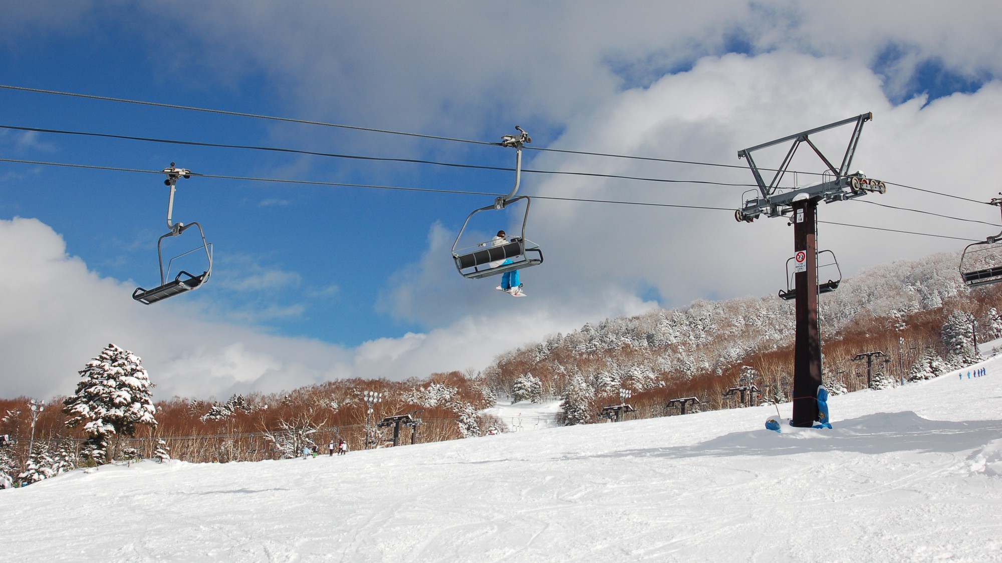雪と遊び尽くす休日を。ホテルからゲレンデはすぐそこです！