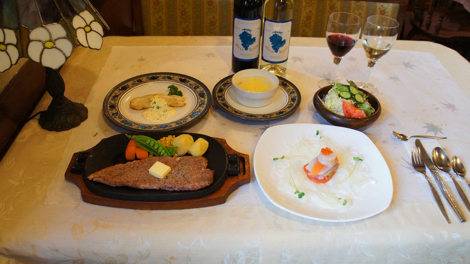 ・ボリューム満点のコース料理。お腹がいっぱいになる！と好評です