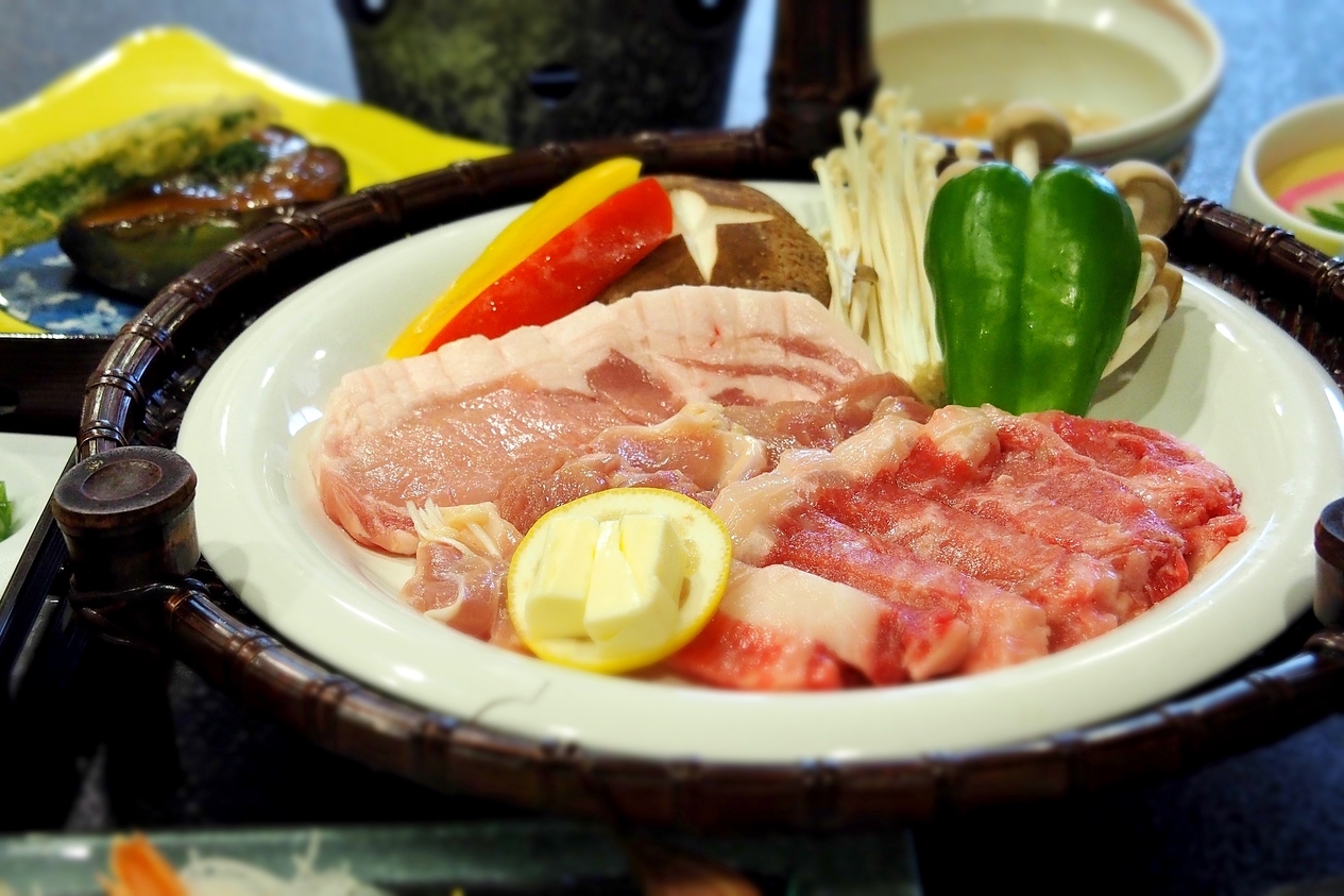【満腹グルメプラン】信州産肉3種（牛・ポーク・鶏）陶板焼き【温泉旅】