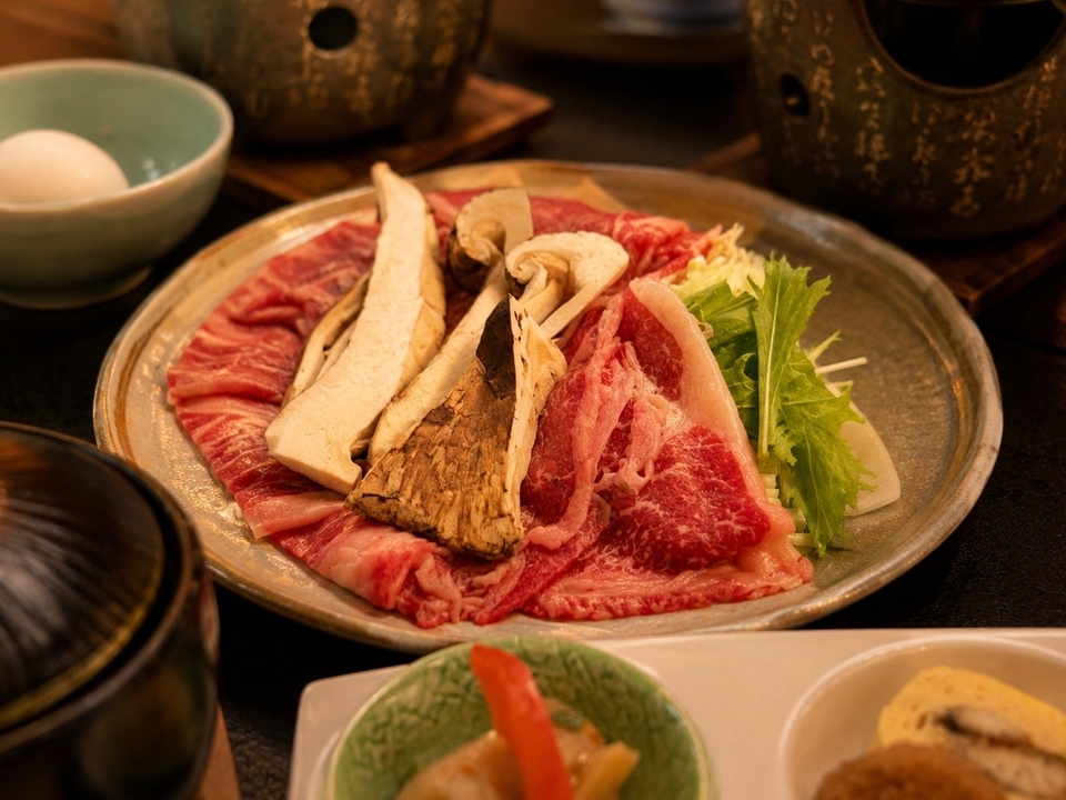 秋味【松茸づくし会席】牛すき焼き松茸料理5品付き（夕食個室）