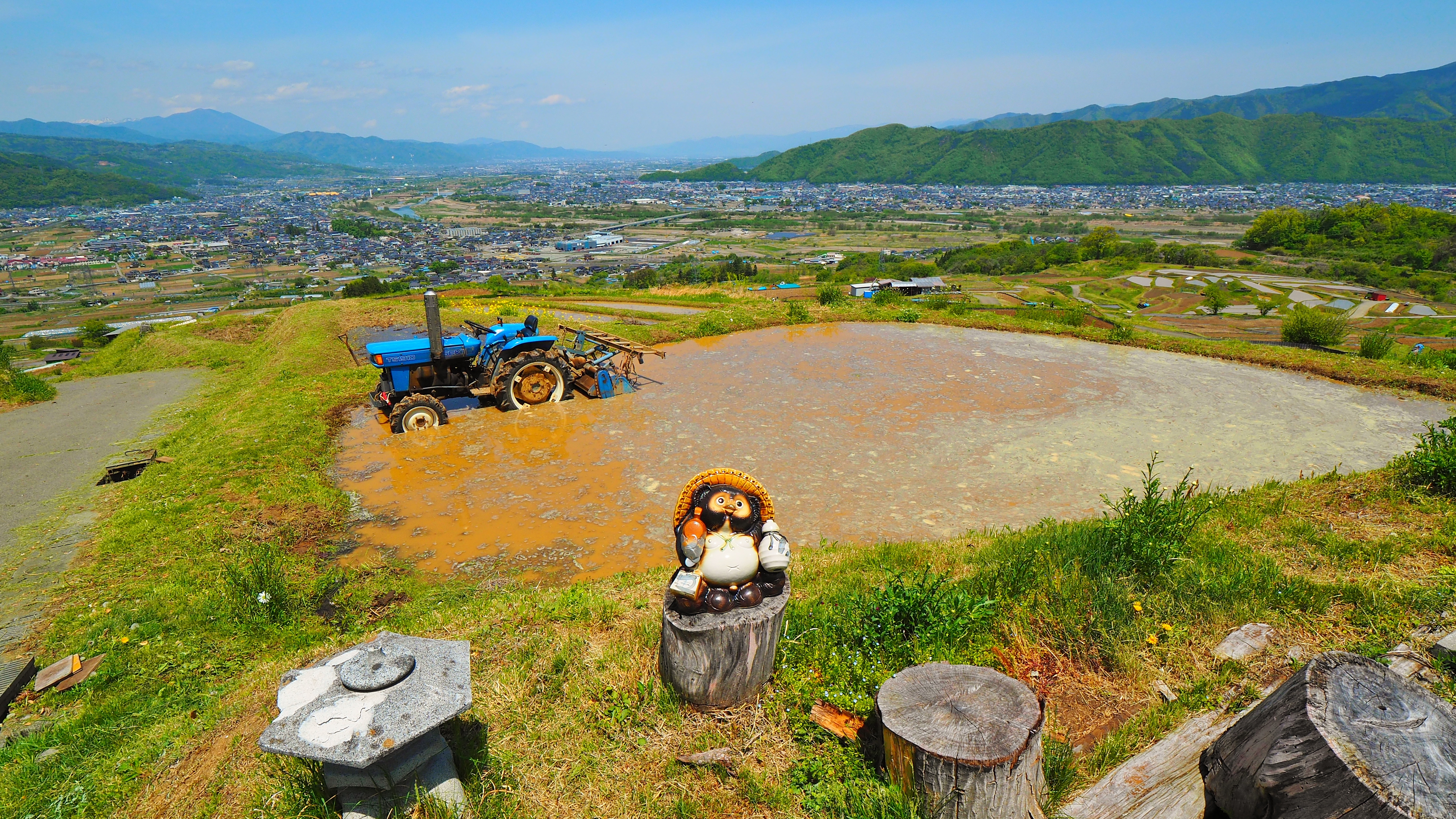姨捨の棚田お田植えの季節