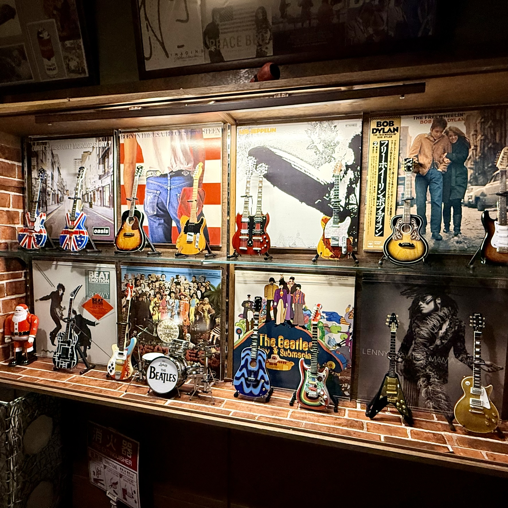 LPレコード　ミニチュアギター飾り