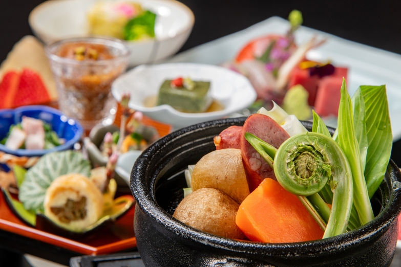 【スタンダードプラン】　旬の味覚を味わう季節の彩り木暮会席膳