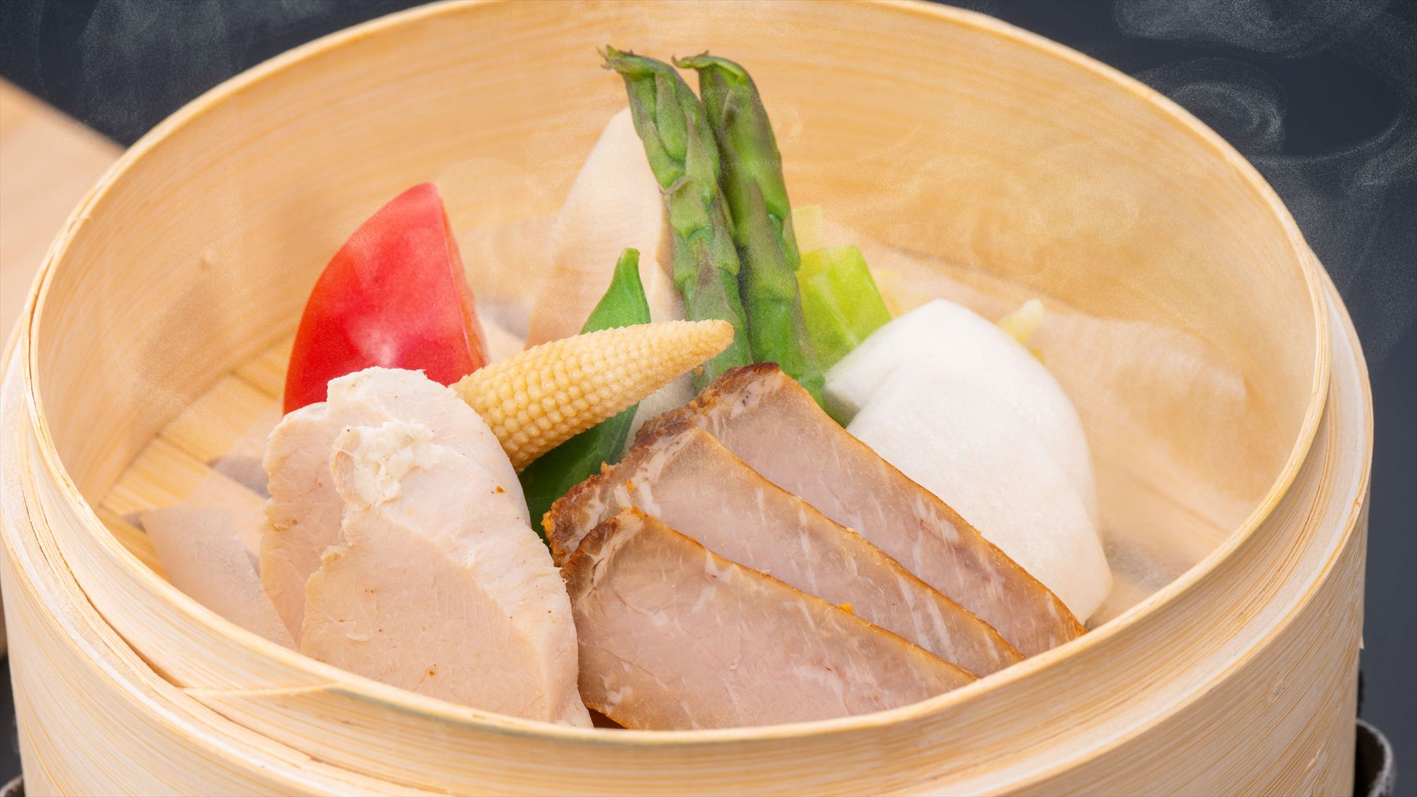 【春の四季会席】もち豚と赤城地鶏の源泉せいろ蒸し
