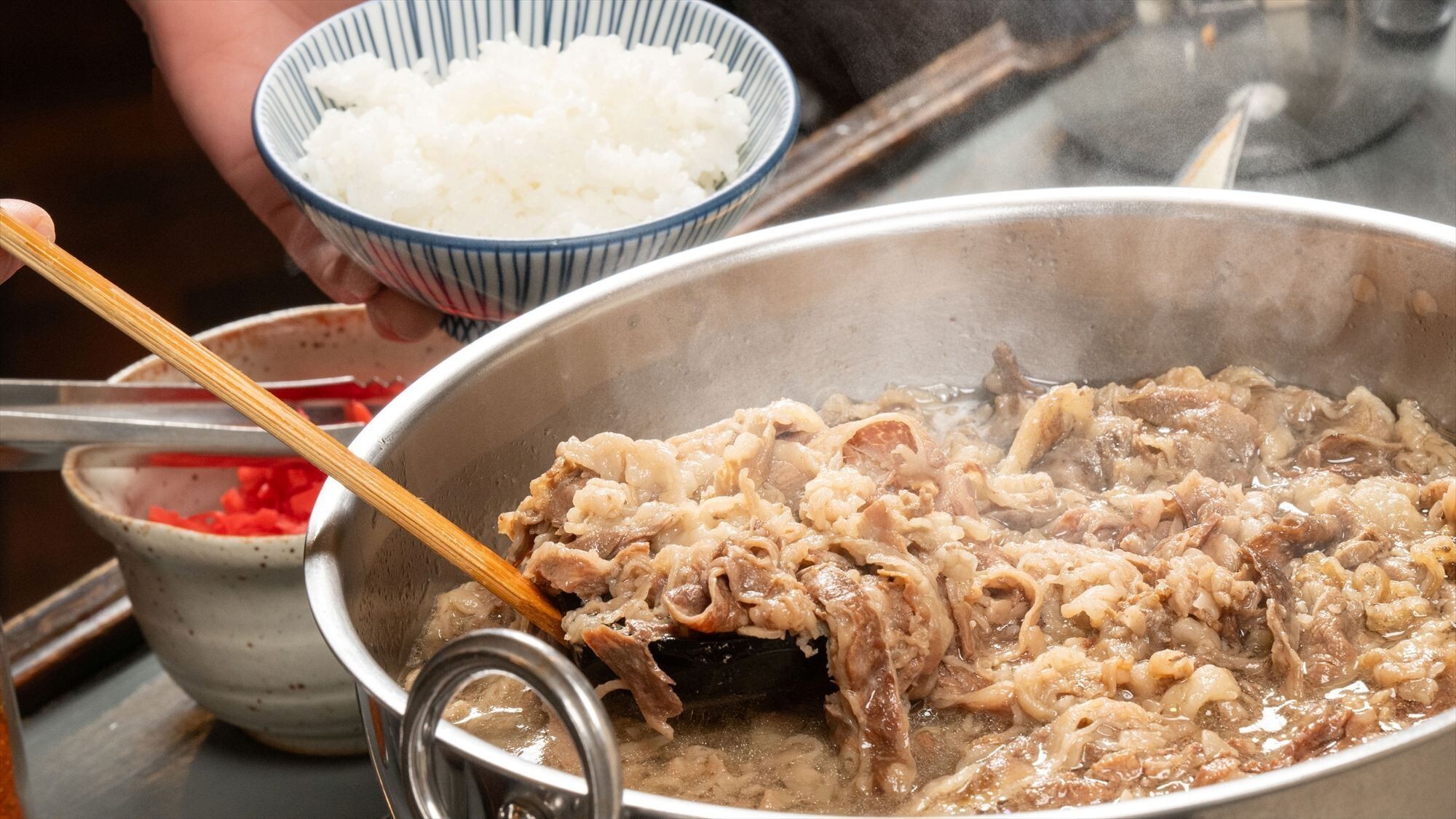 朝食は【和洋バイキング】岸権旅館名物「料理長特製 上州牛手作り牛丼」
