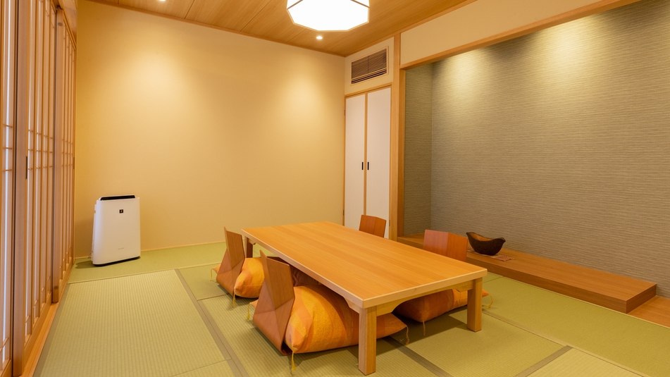 温泉露天風呂客室【杜と海と】７１平米・和洋室【禁煙】｜リビング