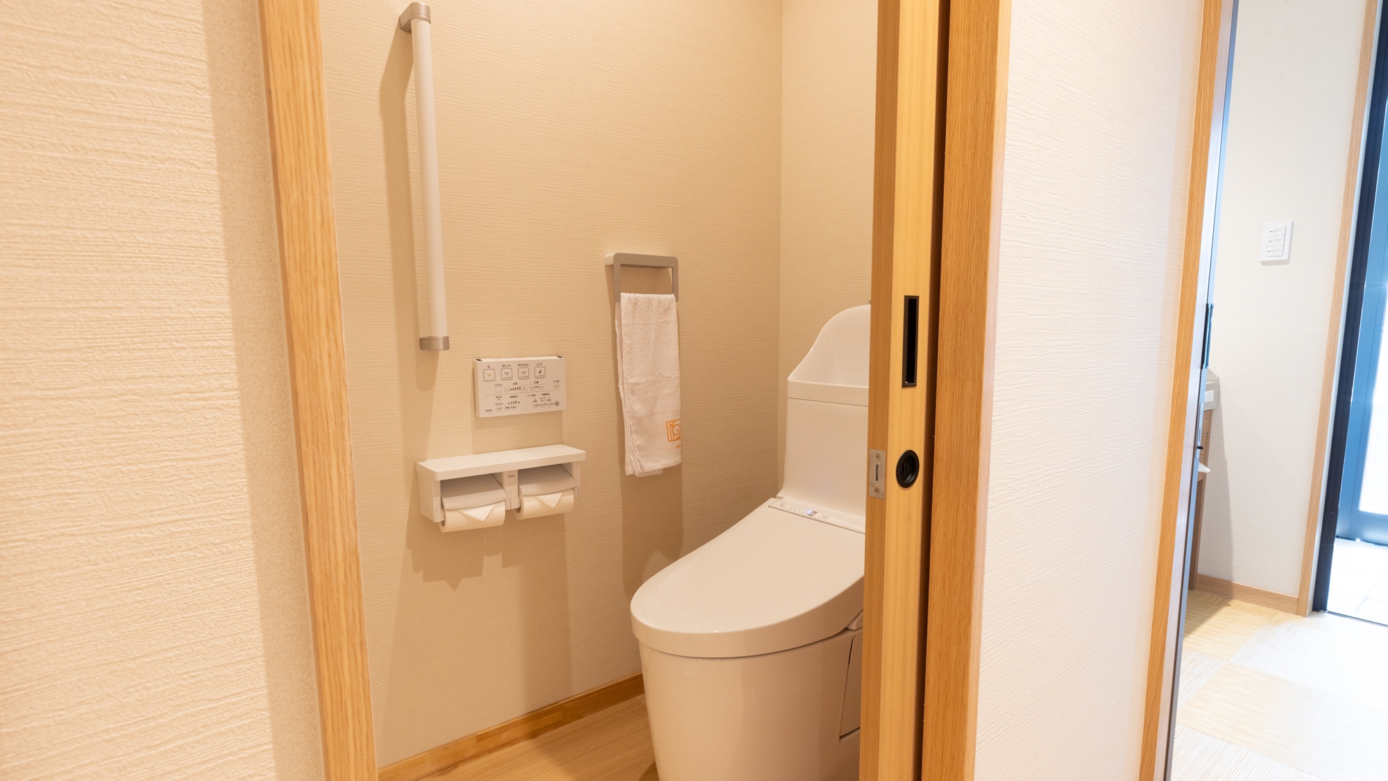 温泉露天風呂客室【杜と海と】７１平米・和洋室｜トイレ