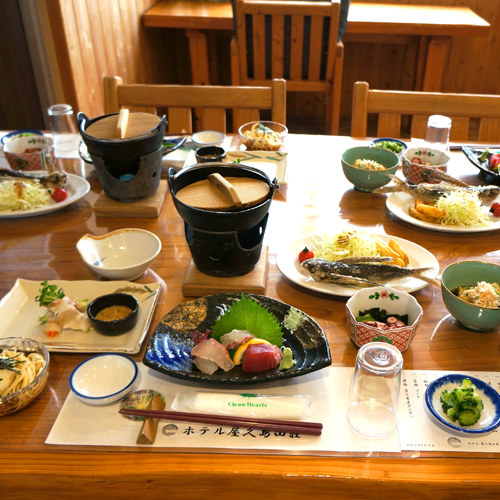 【夕食一例】地元食材を中心としたお料理。屋久島ならではの味をお楽しみ下さい☆