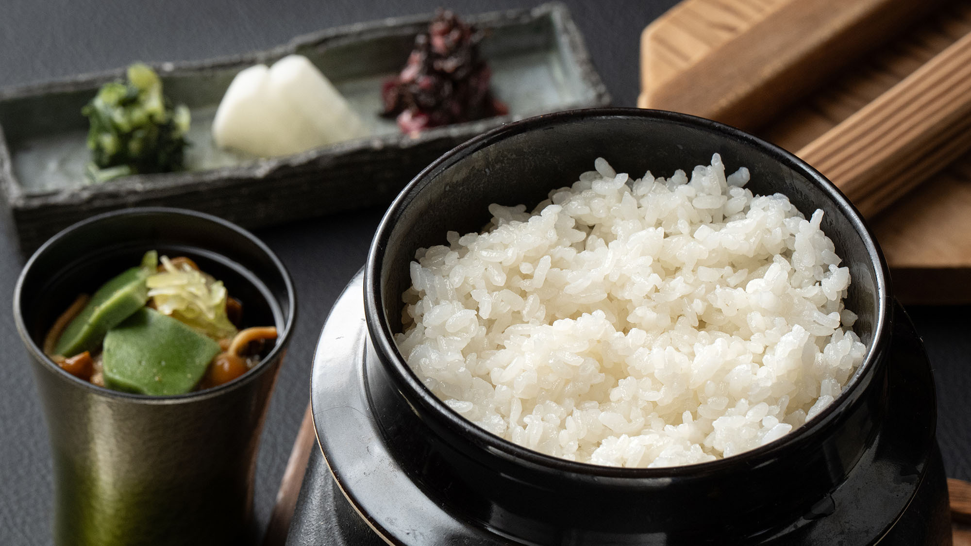 【グレードアップ料理-美味肉編イメージ-】広島県産桑田米釜飯（3月-5月のお品書）