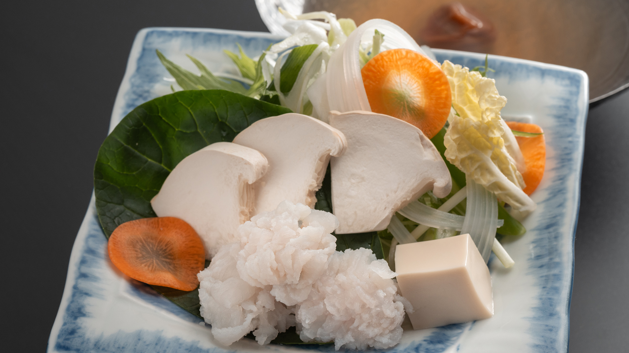 【基本料理-雅膳イメージ-】活鱧と鮑茸の潮梅仕立て（6月-8月のお品書）