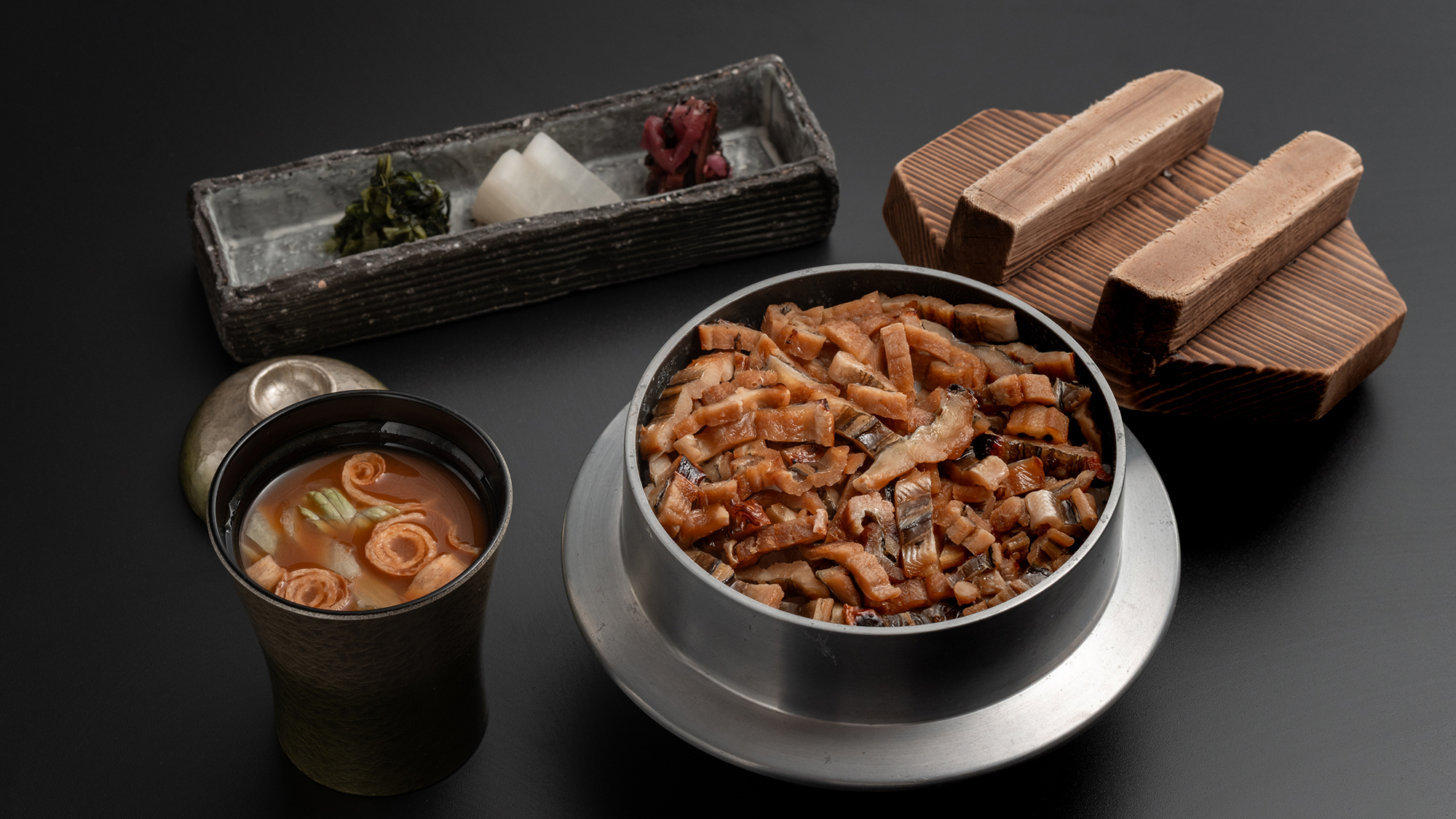 【基本料理-雅膳イメージ-】穴子釜飯（6月-8月のお品書）