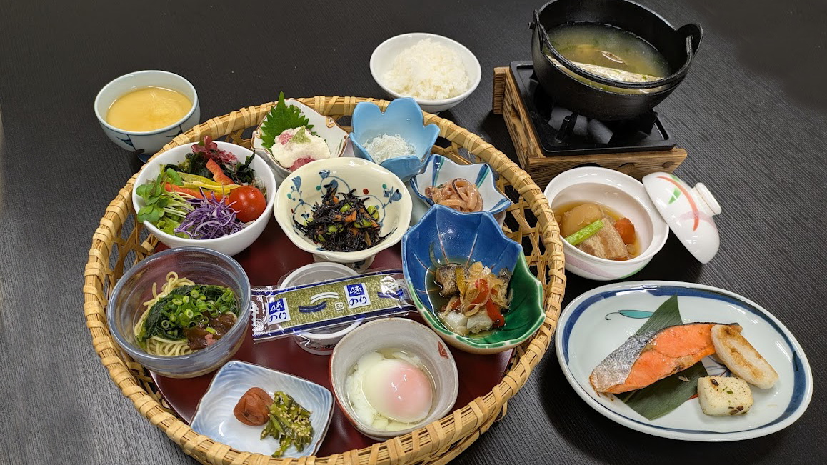 料理長が栄養バランスを考えて毎日作る朝食膳