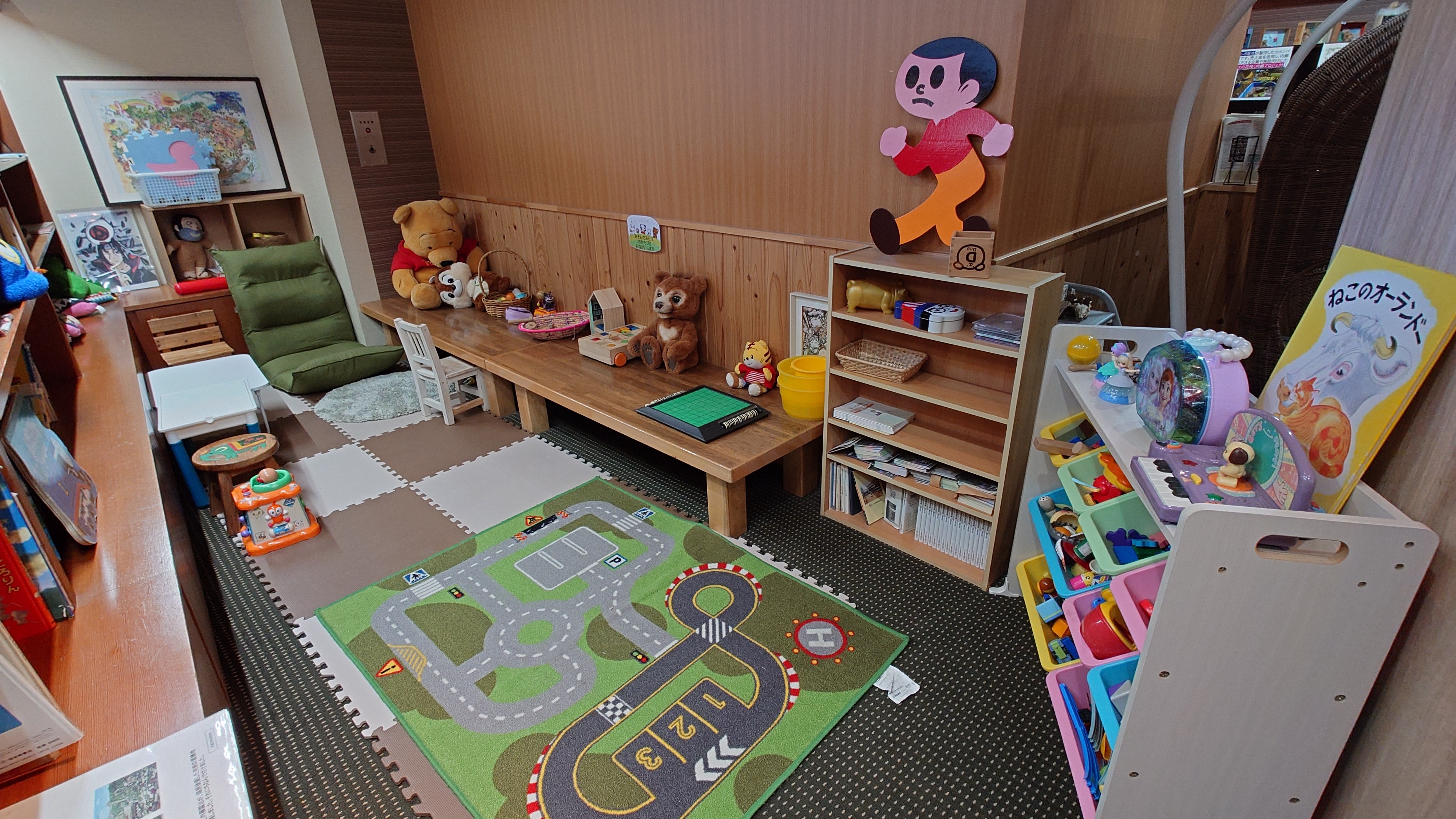 【キッズスペース1階】お子さまが遊べるキッズスペースをご用意しております。