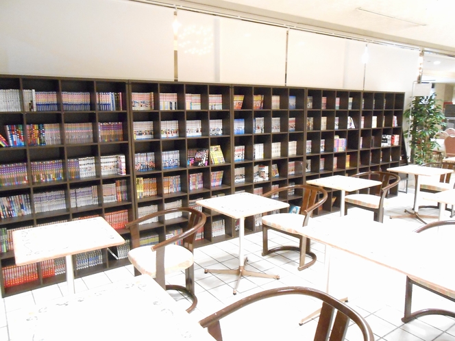 ホテル１階のマンガ本コーナー、蔵書１０００冊★無料のコーヒーをお召し上がり頂きながら♪