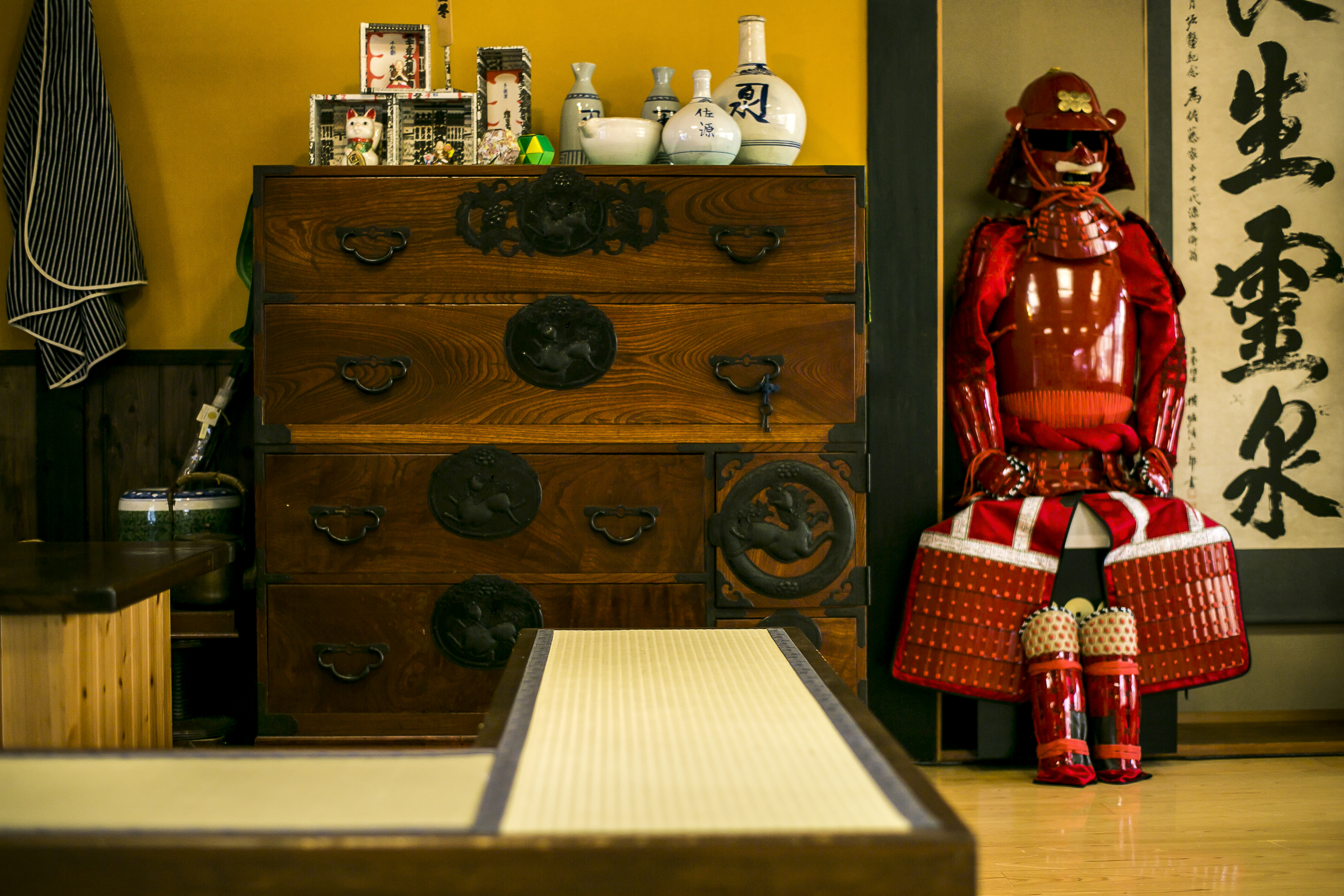 甲冑と仙台箪笥