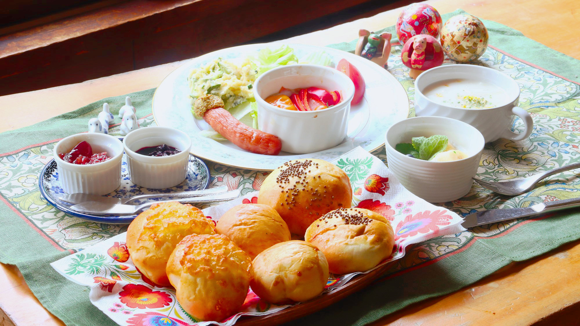 女将さん手作りの美味しいお料理と、焼きたてパンをお楽しみください♪