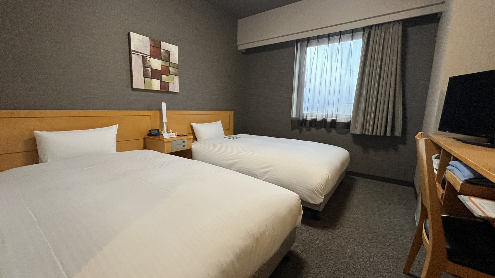 【ツインルーム広さ14㎡】120㎝×195㎝のマットレス2台をご用意全室ＷｉＦｉ接続可能