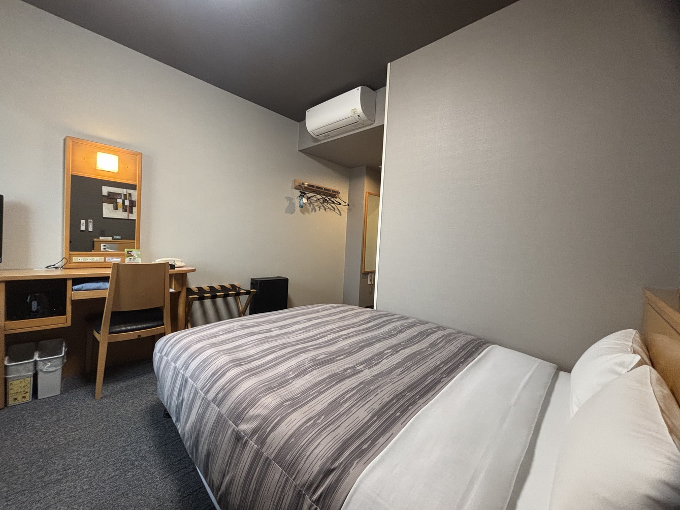 ｾﾐﾀﾞﾌﾞﾙ　140㎝幅のﾍﾞｯﾄﾞ1台ご用意　1名～2名様でご利用可能なお部屋でございます。