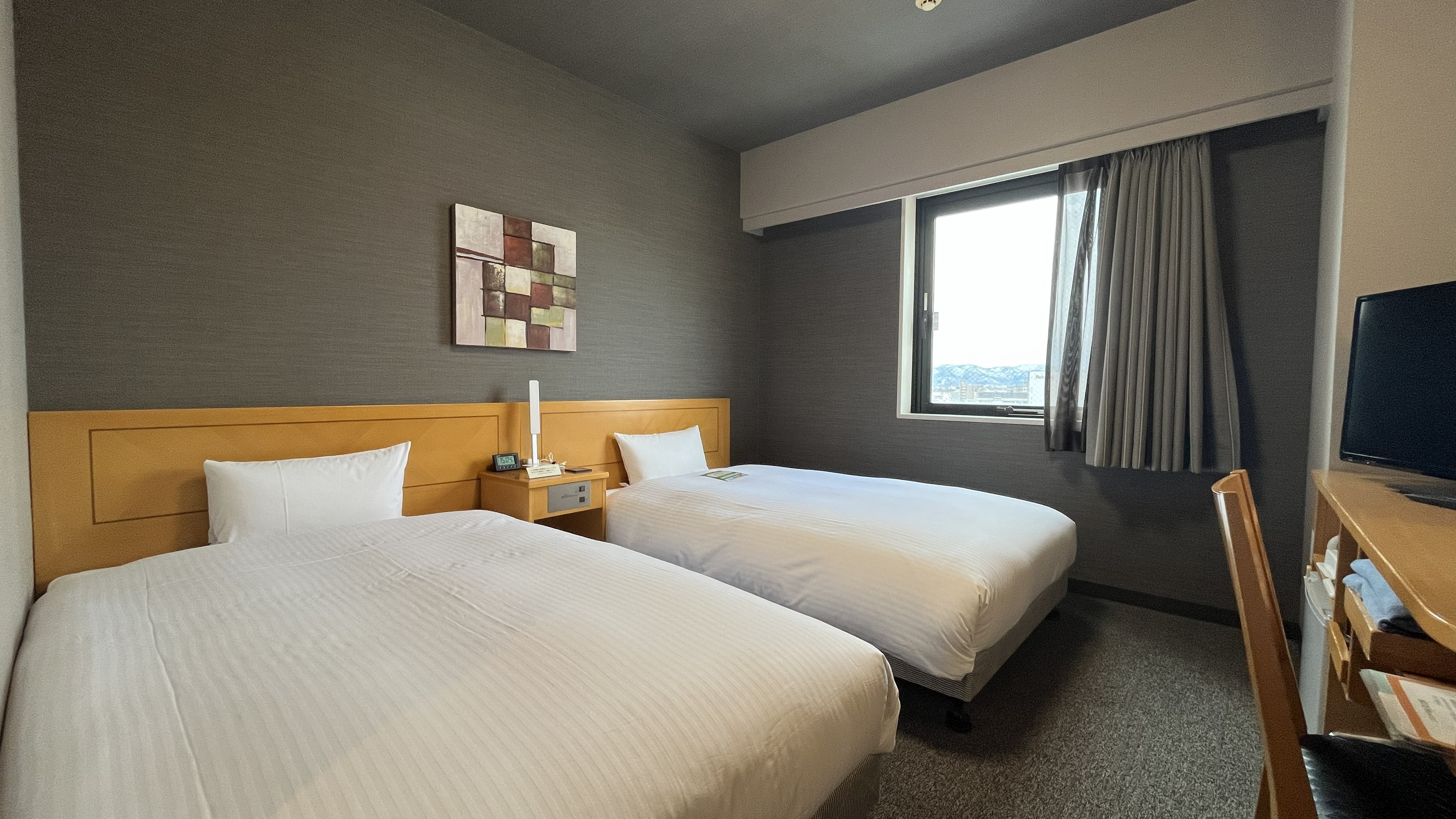 【ツインルーム広さ14㎡】120㎝&times;195㎝のマットレス2台をご用意全室ＷｉＦｉ接続可能