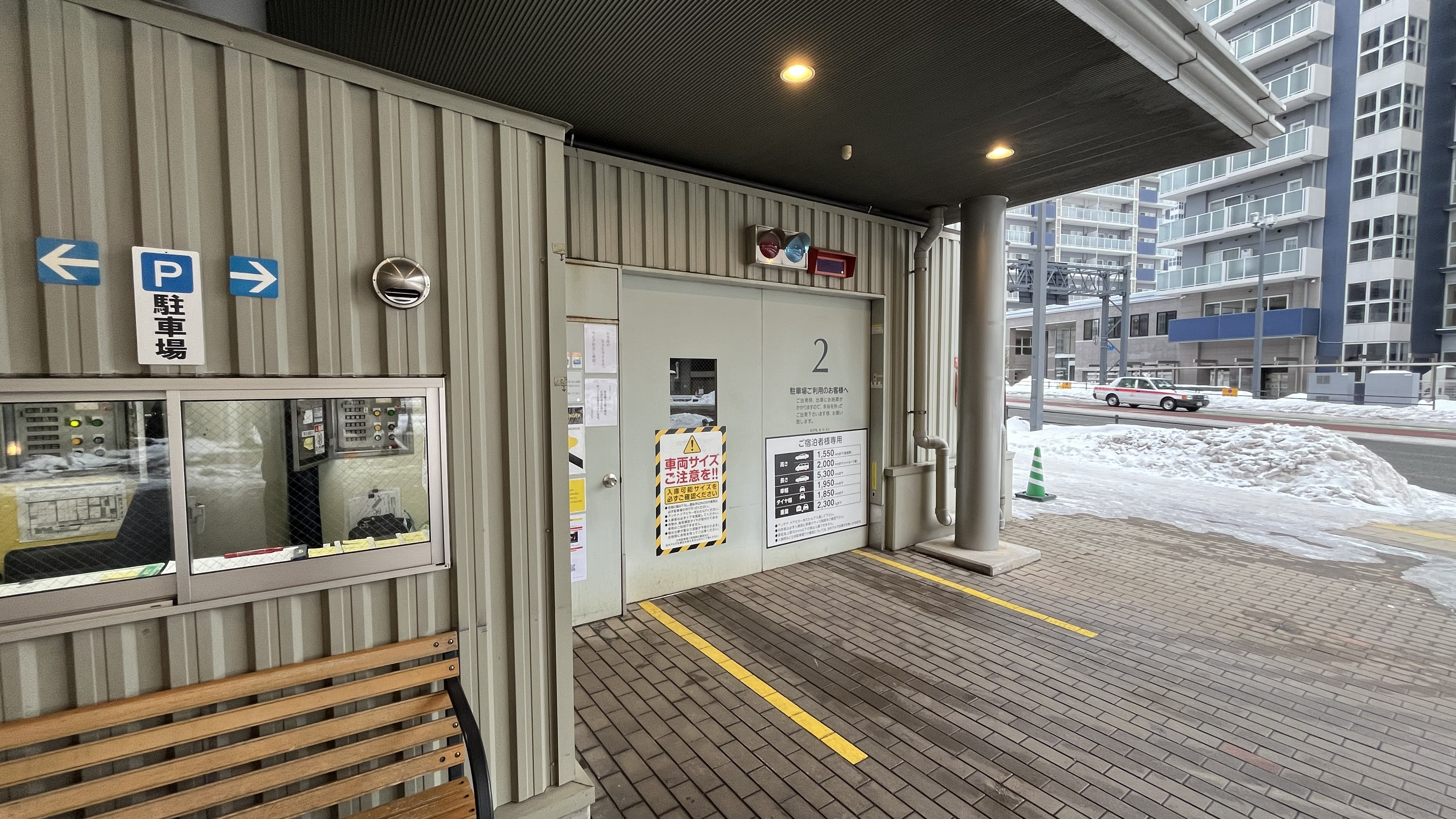 機械式立体駐車場入り口