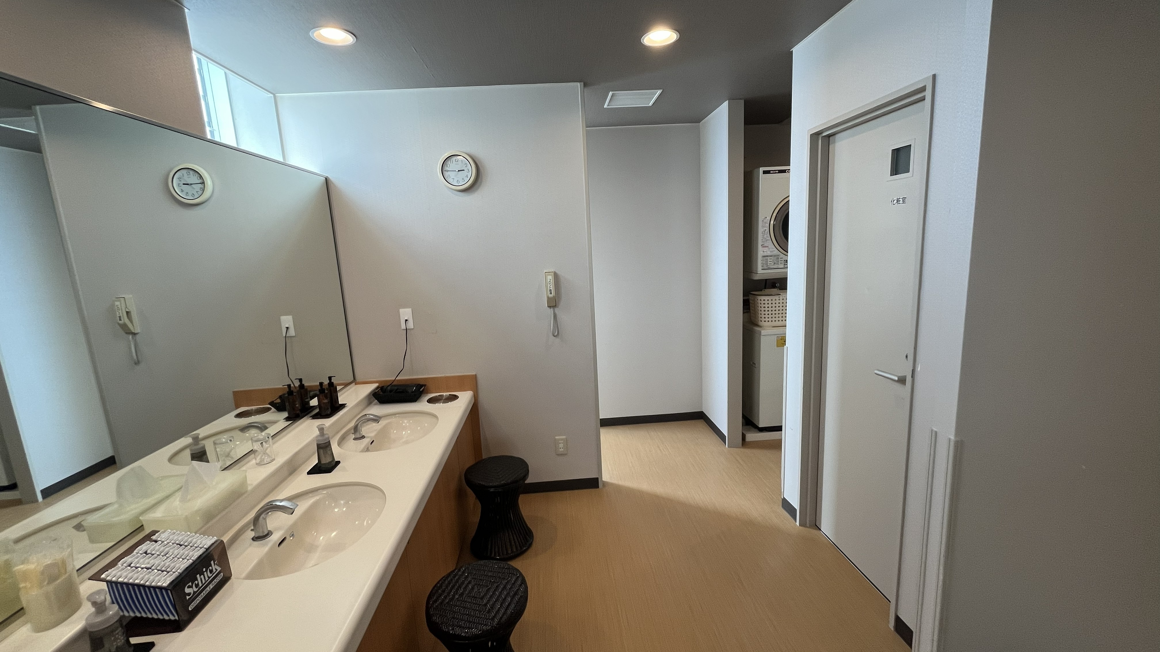 男性大浴場脱衣所