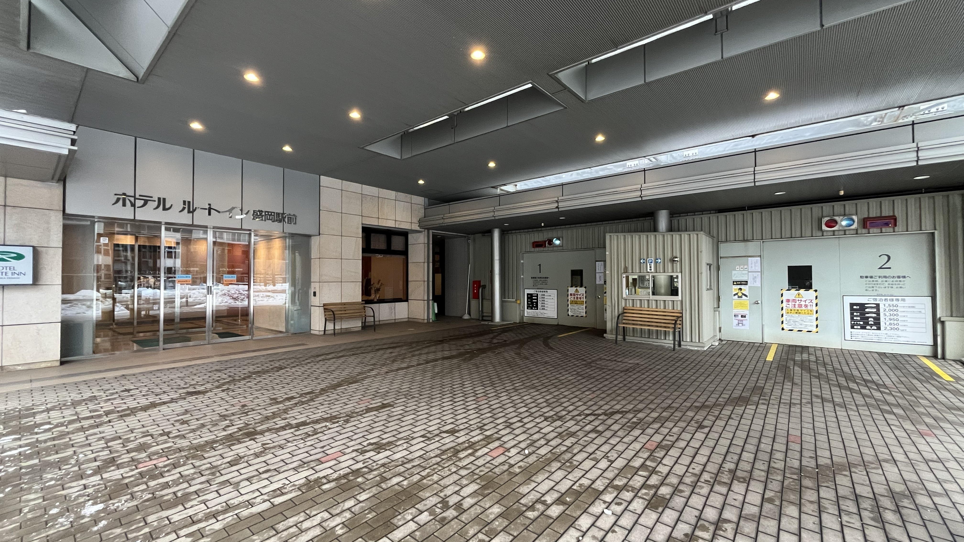 駐車可能時間　15：00～翌朝10：00まで　1泊1,000円